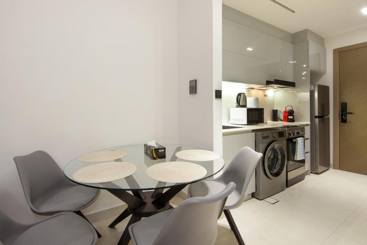 Elegant In Binghatti Canal Near Mall Apartment Dubai